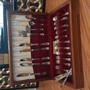 HOLMES & EDWARDS INLAID  SILVERPLATE HAS 68 PIECES